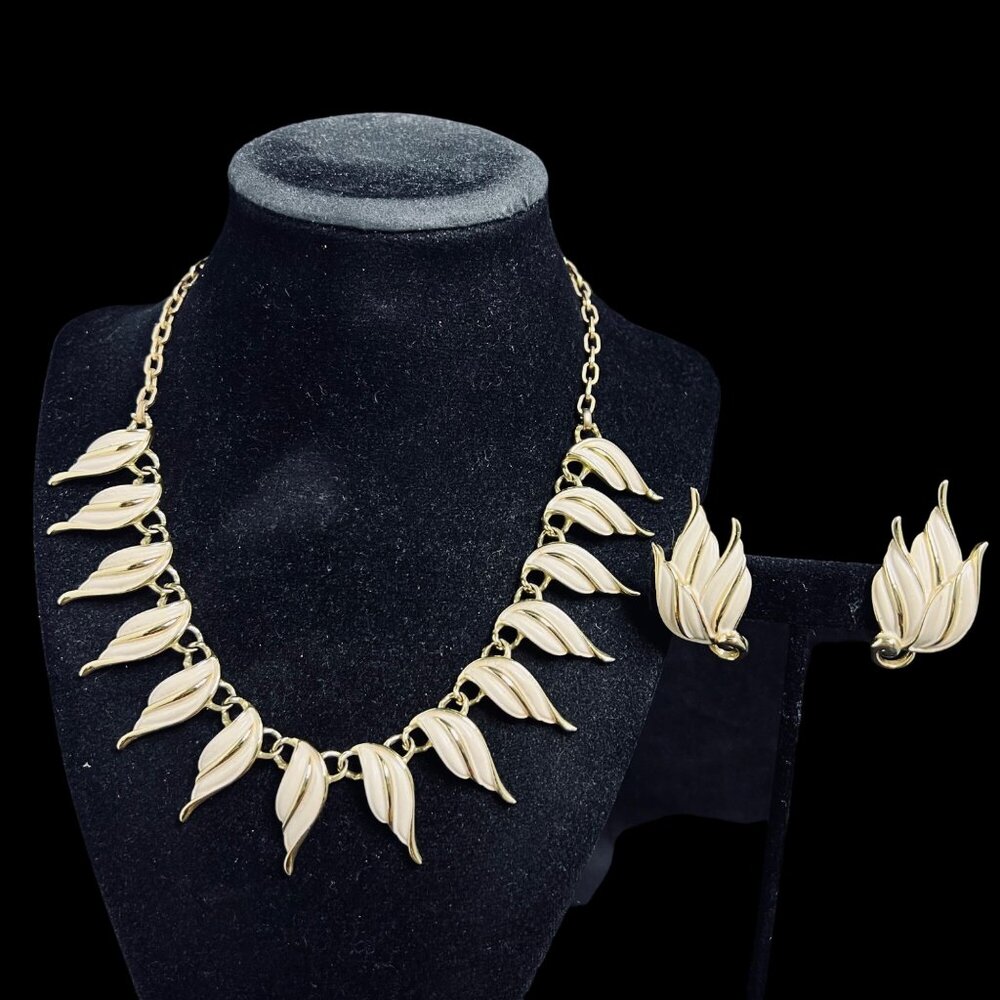 Emmons Gold Tone W/Off White Enamel Necklace & Tall Clip On Earrings Set (5321)